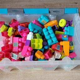 Mega Bloks. Über 200 Bauklötze.

Unsere Tochter ist nun zu alt. Sie hat mit 2 Jahren angefangen damit zu spielen/bauen.

Inklusive Box zur Aufbewahrung.