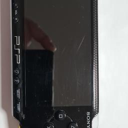 Verkaufe PSP, mit 32GB Memory Stick, diese Version (Seriennummer) können auch andere (nicht gekaufte Spiele) installiert werden. Display hat mehrere leichte Kratzer. Verkauf ohne Garantie oder Gewährleistung.