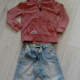 6 items of clothing in excellent condition:
F&F hooded top in orange with zip fastener age 5-6years
3 x F&F t shirts age 5 - 6 years in yellow, 12 orange and red
Next stonewashed denim shorts age 6 years
Official Minecraft white t shirt by Mojang age 6 - 7 (though sizes a little small so I put with this age bundle).
6 items for £5 please. Collection only from a smoke free and pet free home. Cash on collection please.