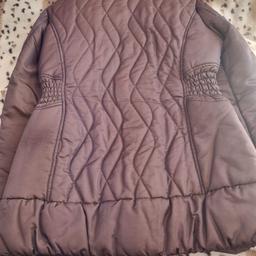 This coat has never been worn. It’s a size 14. Zip front fastening, polyester material. It’s in excellent condition. Was £30 new. Thanks for taking a look 😊