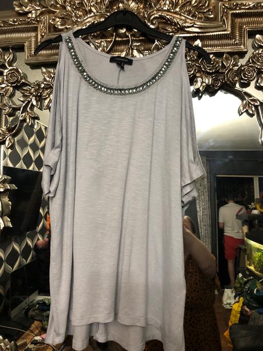 Buy & Sell North London Tufnell Park - North London - Photos for Beautiful off the shoulder top