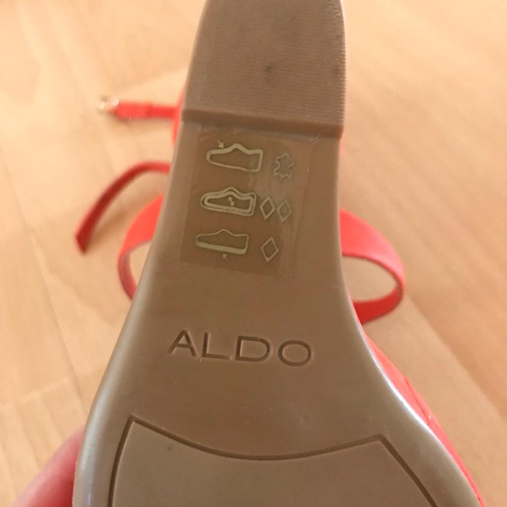 Verkaufe meine High Heels von ALDO.
Größe 38 sehr wenig getragen.

Ohne Granite und Rücknahme