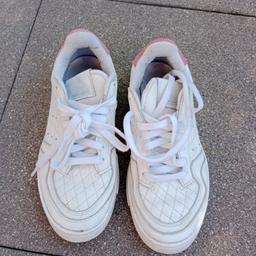Adidas Sneaker weis-rosa
Größe 36 2/3
Gebraucht