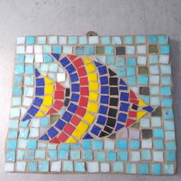 Fish design with multicoloured tile pieces,felt backing and fixture
Stone looking material with rough edges.