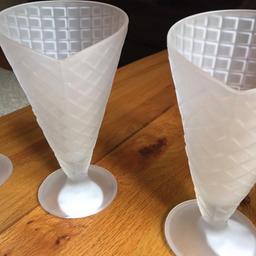 Brand New & Unused
Set of 4 Gorgeous Waffle Relief Dessert Glasses
Dessert / Ice Cream Sundae Glasses
Worth £5 each
Very tactile Frosted Glass Waffle Design
£10 for whole set of 4
You can have a look before buying
Collection or free local delivery.