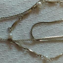 Zartes Kettchen
Farbe: silber
3 Ketterl in einem
Schmuck mit weißen Perlen!

Schaut auch auf meine anderen Angebote!
Privatverkauf