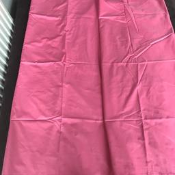 Next pink blackout lined pencil pleat curtains. Beautiful, 117cm x 137cm. Excellent condition. Pet and smoke free home.

Collect from Groby LE6