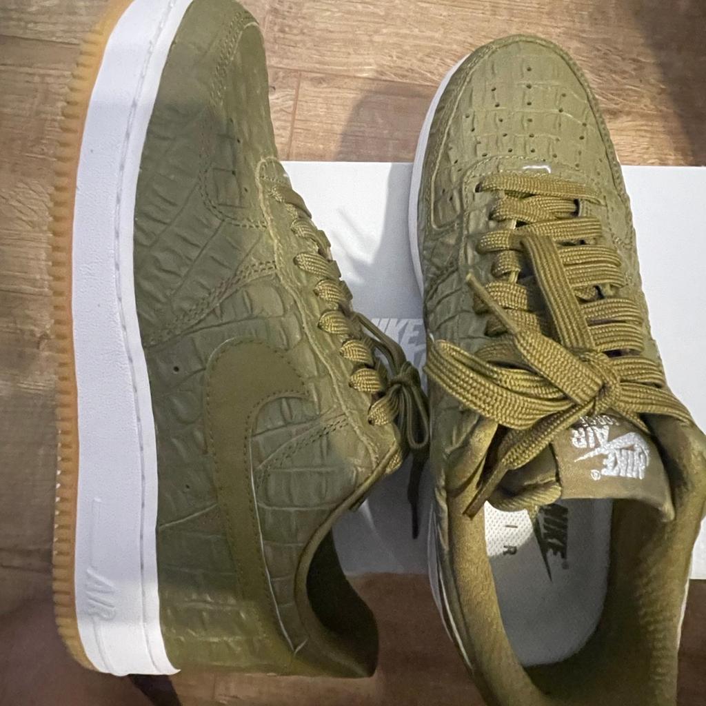**NEW** Nike air force 1. Khaki green with croc texture. Size 7.