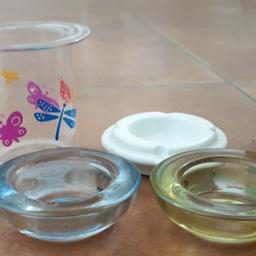 Bunte Teelichthalter aus Glas
Teelichthalter aus Glas
dazu gibt es einen Blumentopf/Teelichthalter aus Keramik von partylite
und eine Schüssel aus Keramik, dessen Zweck mir unbekannt istt
 Keywords: Deko Kerzenständer Kerzenhalter