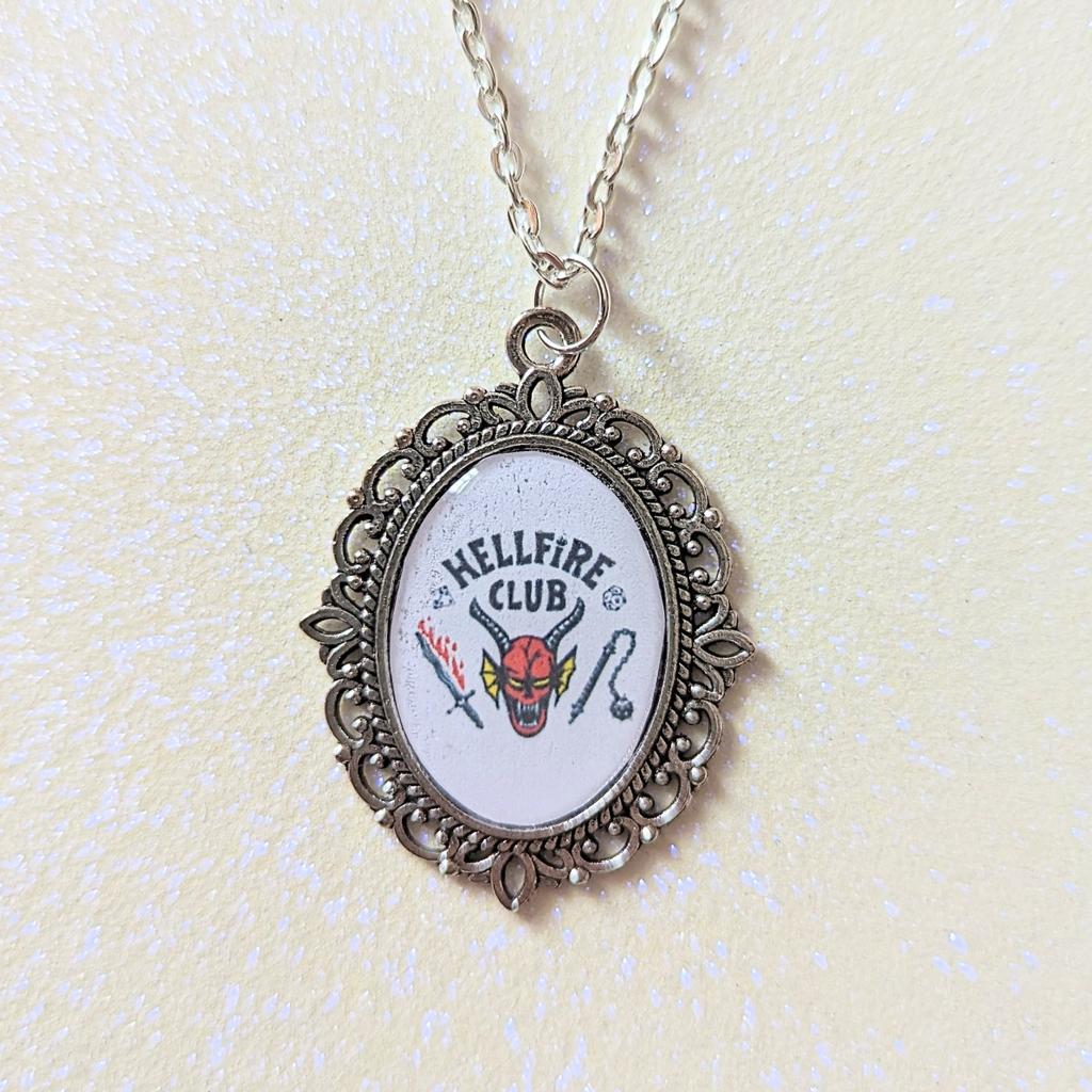 Stranger Things Eddie Munsen Hellfire Club Demon Cameo Charm Necklace
Brand new, handmade
On silver plated brass chain fastened with a lobster clasp
Necklace will come in a velvet drawstring bag
Perfect as a gift
Check out Starrr Jewellery on Instagram and Facebook
Collection from Coulsdon or I can post for an extra £2