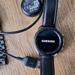 Verkaufe wegen Neuanschaffung meine Samsung Galaxy Watch 3, Die Uhr ist von 02/2022 , Neupreis 169,- Euro,41mm, in sehr gutem Zustand mit einem neuen Lederband und einem genutzten Metallarmband, in ovp mit Ladekabel. Nichtraucherhaushalt, Versand gegen Kostenübernahme möglich. Keine Rücknahme oder Garantie meinerseits,nur Händlergarantie. Der Preis ist Festpreis, Angebote darunter oder Anfragen was ist letzter Preis werden ignoriert.