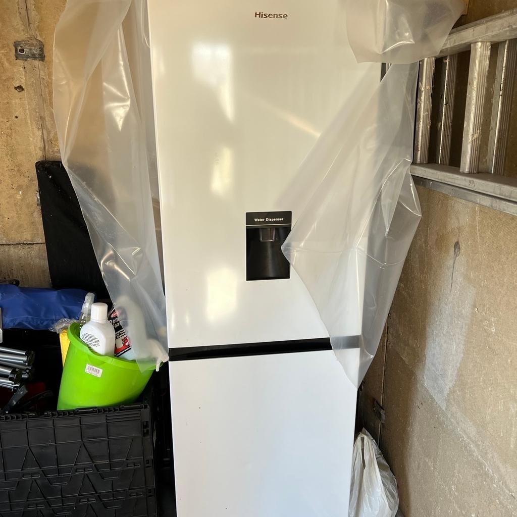 Hisense Fridge Freezer with Water Dispenser in L20 Sefton for £225.00