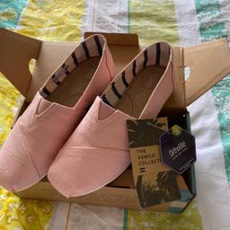 Ladies TOMS
Brand new, never worn
Pink
Size 3.5
Comes with box and labels
