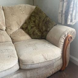 A lovely Settee & 2 chairs.
Settee size 1900x1000.
Chair size 1000x1000.
Good condition.
Collection only.
£100 