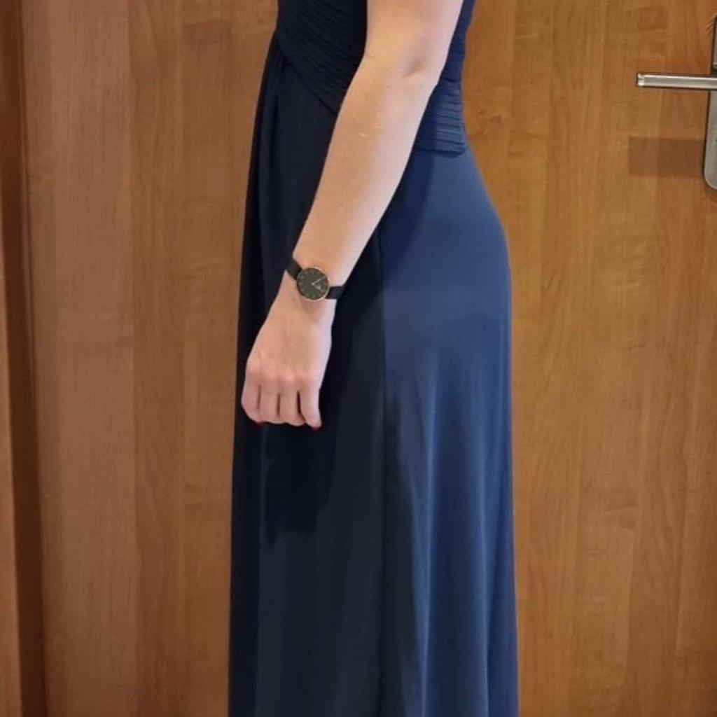 verkaufe nur einmal getragenes Abendkleid
bodenlanges Kleid
in navy blue, dunkelblau, marineblau
in Größe 34
