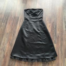 Wunderschönes Abendkleid / Cocktailkleid in Größe 32
Farbe schwarz
Marke Mariposa

In einem super Zustand!

Nichtraucher und tierfreier Haushalt!
Versand gegen Aufpreis möglich