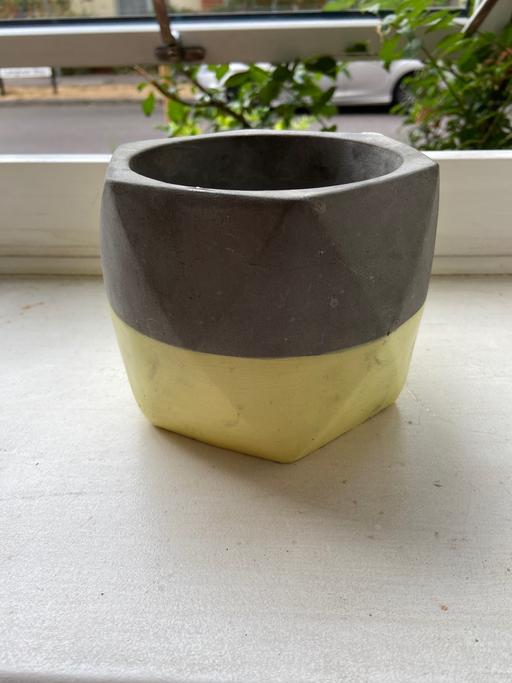 Buy & Sell Buckinghamshire Milton Keynes - Photos for Stone plant holder