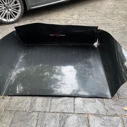 Custom made Boot Buddy liner for Land Rover Discovery V (2019).

Great for keeping the boot carpet clean & dry, especially if you have dogs.

Genuine Land Rover dog guard also available separately.

Collection only.
