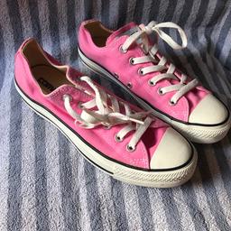 Pink converse
Very good condition (tiny mark as shown in picture)
Size 5 collection from Hackney e9