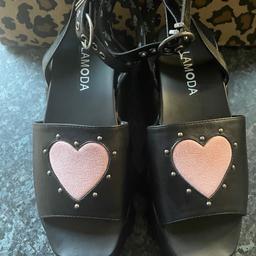 Brand new ladies Lamoda leather heart detail flatform sandals from asos, size 6/39💗