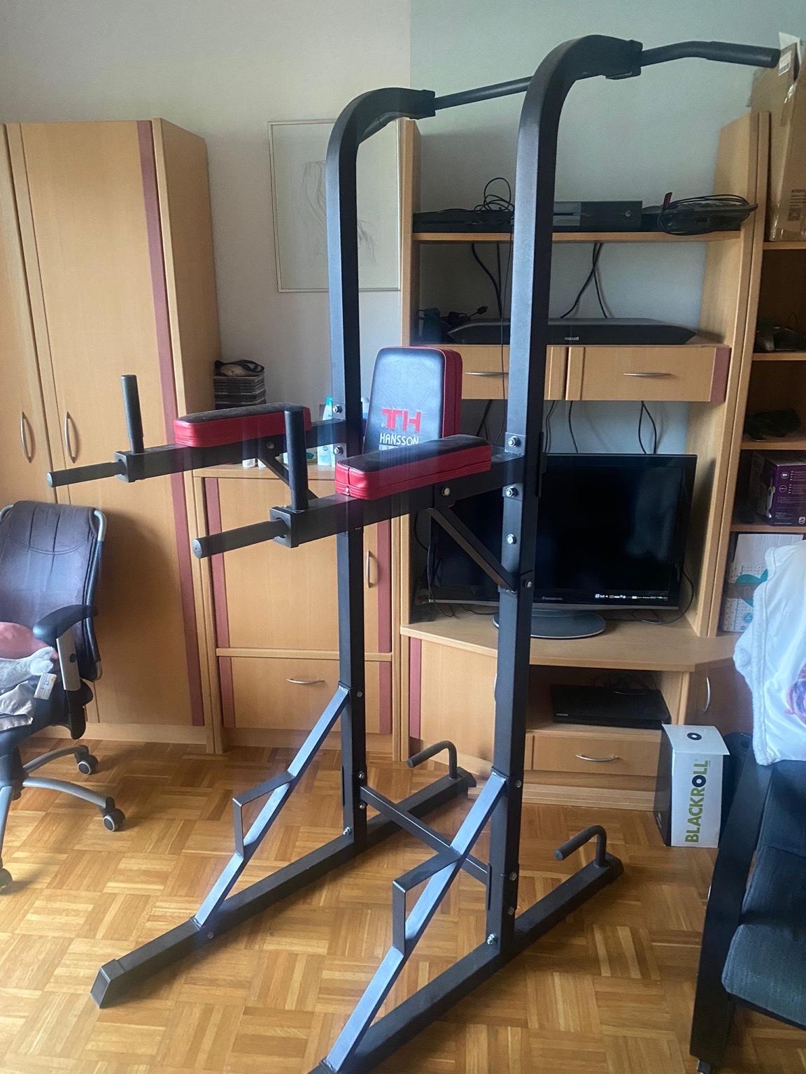 TrainHard HomeGym Multi estación de gimnasio con 65 kg pesos con las piernas de prensa, estación de la inmersión, goma estiradora y sit-up banco