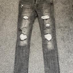 AMIRI JEANS - Worn ONCE just to try fitting. No tags or packaging

Size 33 medium length.

Open to sensible offers.