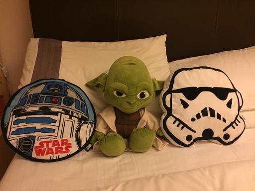 Buy & Sell Tyne and Wear Gateshead - Photos for Star Wars Yoda soft toy and 2 x bed Cushions