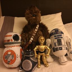 5 x Star Wars soft toys
1 x 18” Chewbacca
1 x BB8
1 x R2 D2
1 x Droid
1 x C-3PO - 2004 Star Wars buddies plush
Please look at my other listings
Collection or postage to UK only