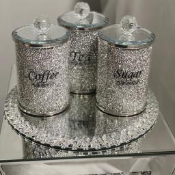Brand new

Absolutely stunning silver crushed diamond tea coffee sugar set 
Perfect for any home! 

Will make a lovely gift. 

Collection, postage and delivery can be arranged.