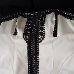 Size 16 black/white corset type boob top. Side zip. Great looking dressed up or could be versatile with jeans and jacket as an idea.

Only worn once. Collection only South Bretton, Peterborough from pet and smoke free home.