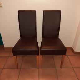 Verkaufe 2 Stück Sessel in gutem gebrauchten Zustand, keine Rücknahme oder Gewährleistung, nur Abholung
10 Euro insgesamt für beide Sessel!