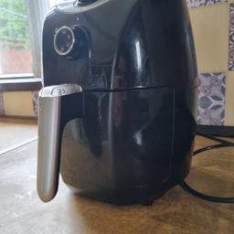 Airfryer  
 used for a year. Immaculate condition 
Has some usage shown on inside but very clean
Welcome to view based in bd5
wanting £23 ono, make me offer
Collection or cn drop local for small fee