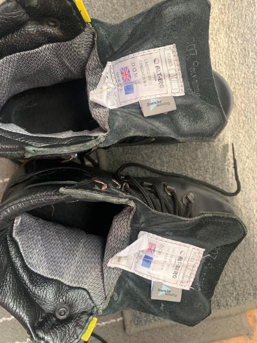 Buy & Sell West London Hounslow - Photos for Steel toe cap safety boots size 5