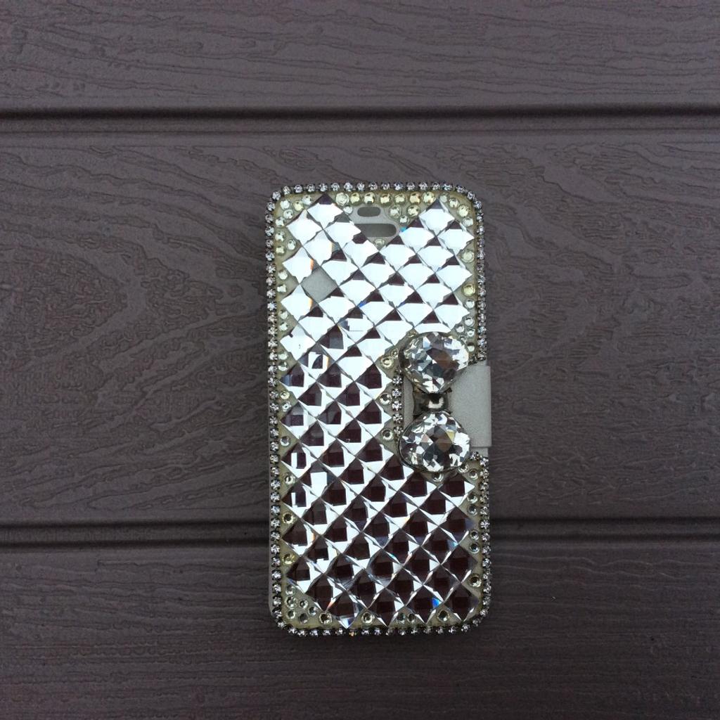 Here we have an iPhone 5C wallet style phone case in decent condition. One square diamond at the front missing. Pocket included in the case, £1.

Technical Specifications:
Material - Leather