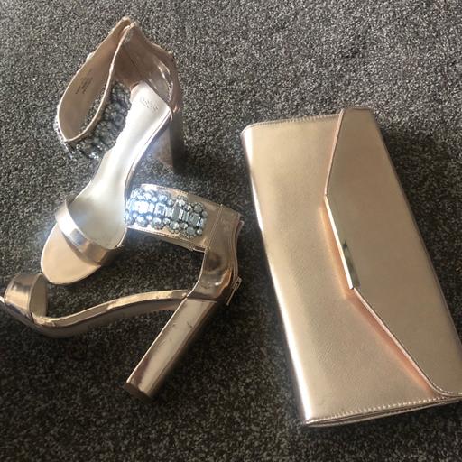 Buy & Sell West Yorkshire Leeds - Photos for Gold sandals with clutch