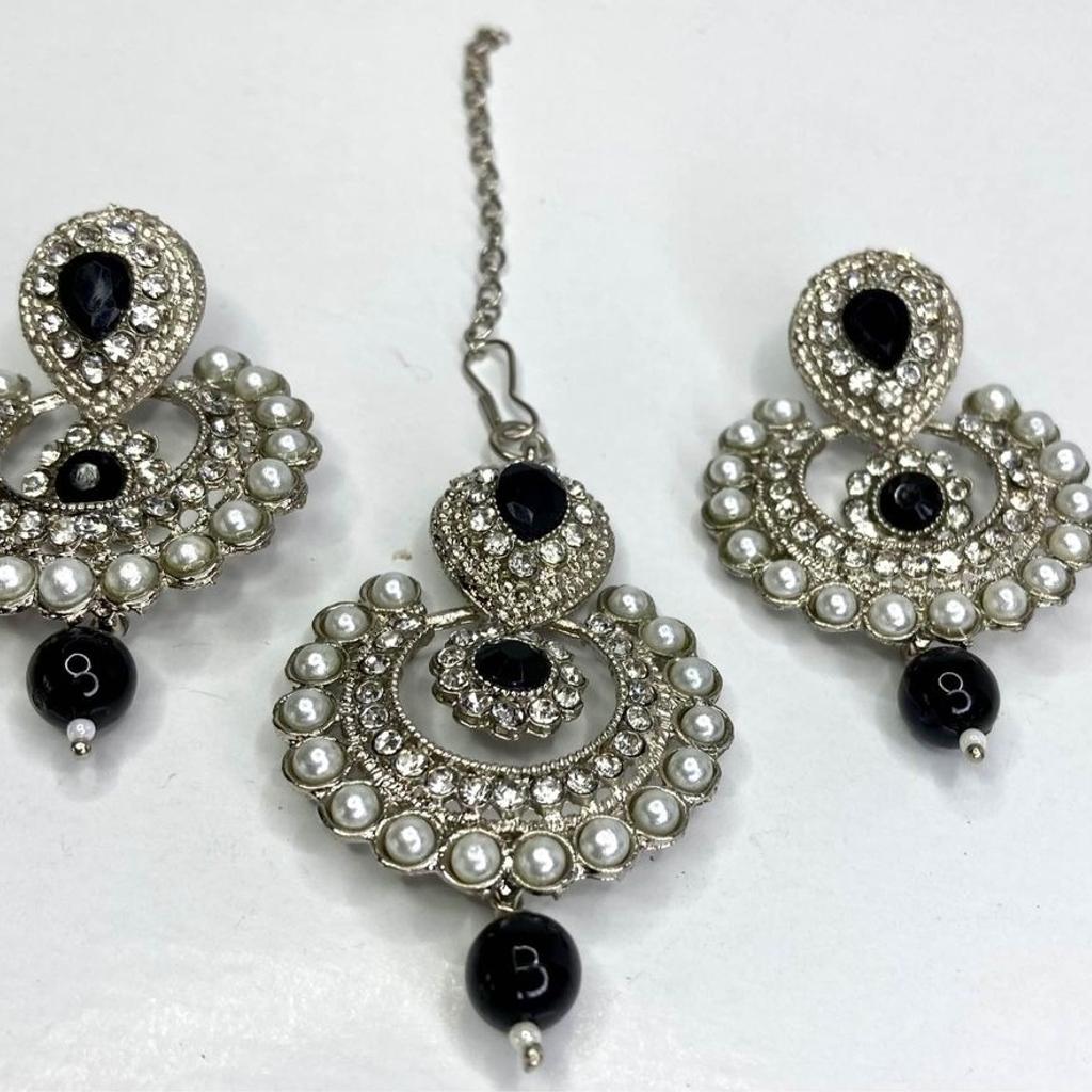 This stunning necklace set will make you turn heads at any occasion.

This Beautiful 3 piece Necklace, Earrings & Headpiece set is perfect for any Occasion. This amazing set is Silver Plated and filled with Stonework and Pearls. As the Jewellery is made from Zinc this is a durable material which will not discolour or corrode.
Care Instructions: Keep away from Water, Body Lotions and Perfumes