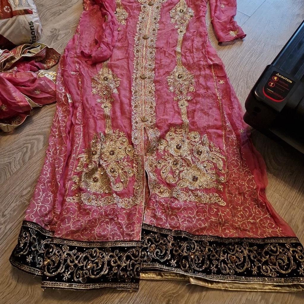 Wedding Suit
Medium
Like new
Used only once