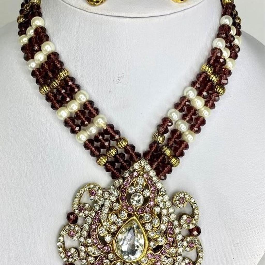 This stunning necklace set will make you turn heads at any occasion.

This Beautiful 2 piece Necklace, Earrings set is perfect for any Occasion. This amazing set is Gold Plated and filled with Stonework and Beads. As the Jewellery is made from Zinc this is a durable material which will not discolour or corrode.
Care Instructions: Keep away from Water, Body Lotions and Perfumes