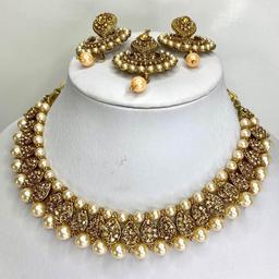This stunning necklace set will make you turn heads at any occasion.

This Beautiful 3 piece Necklace, Earrings & Headpiece set is perfect for any Occasion. This amazing set is Gold Plated and filled with Stonework and Pearl. As the Jewellery is made from Zinc this is a durable material which will not discolour or corrode.
Care Instructions: Keep away from Water, Body Lotions and Perfumes