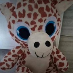 Biete hier ein süßes Giraffen Kuscheltier

Bei Versand kommen 3.99 € Versandkosten hinzu

Schauen Sie sich auch meine anderen Anzeigen an
