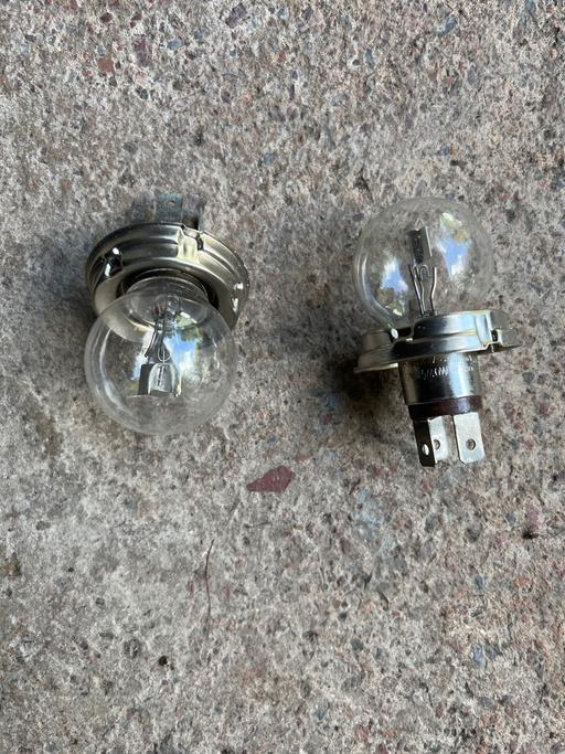 Vehicles Lancashire Hyndburn - Photos for 2 x 12v 45/40w W366 Car Lamps