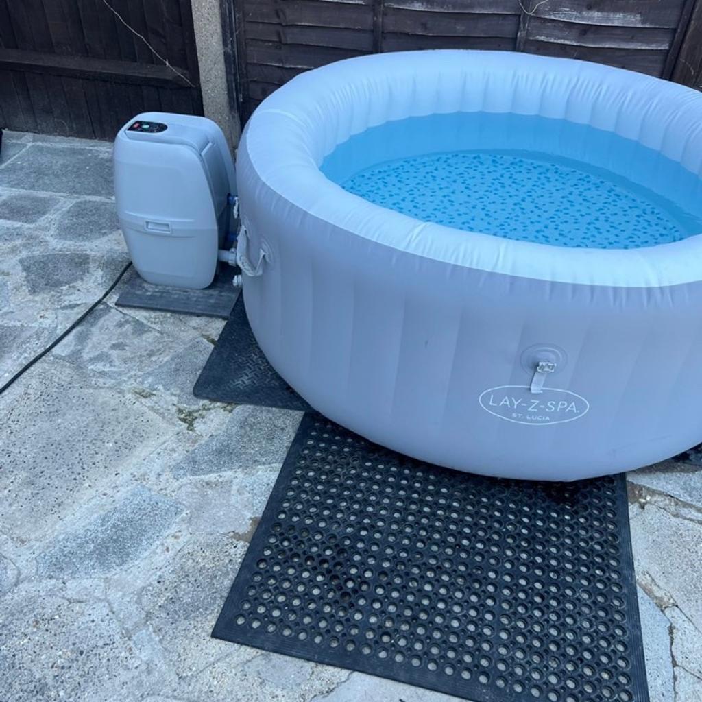 Layzspa St Lucia and accessories in London Borough of Bexley for £140