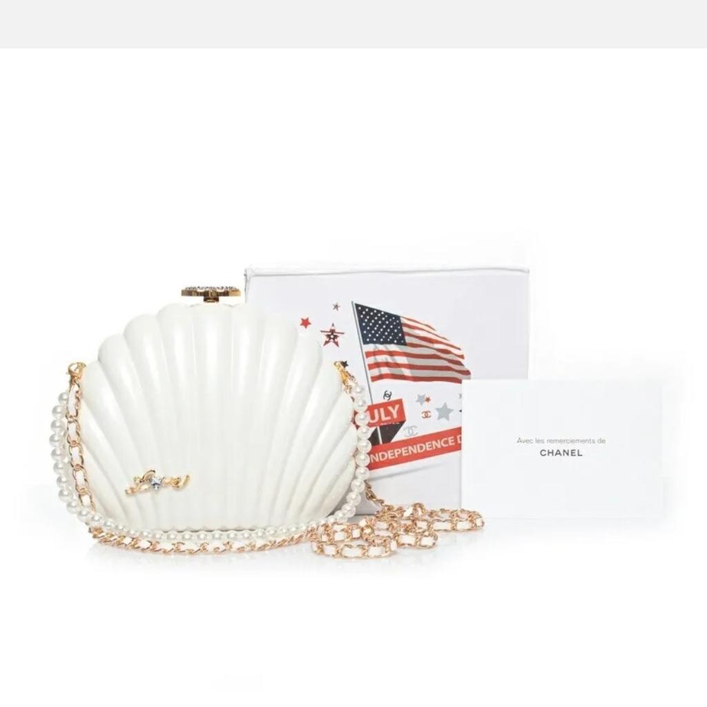 Chanel VIP-Gift White Clam Shell Bag 2016 Neu in 45661 Recklinghausen für  480,00 € zum Verkauf