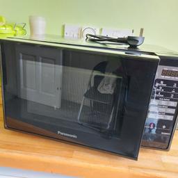 Excellent condition 800w microwave.