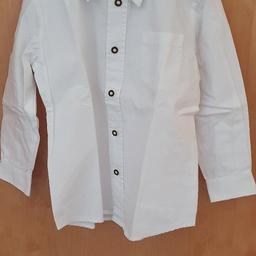 Verkaufe weißes Langarm Trachtenhemd in der Größe 104
Versand möglich oder Mitnahme Salzburg Stadt