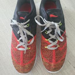 Workout Schuhe in tollen Farben

- leichter Schuh
- Stoff -- atmungsaktiv
- helle Sohle

Größe: 43 / 9

~~ Versand möglich