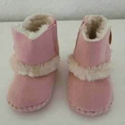 Verkaufe ein paar schöne, tolle Baby Stiefel in rosa. Sie sind noch nie benutzt worden und daher in einem super Zustand. Also NEU!!

Die Schuhe sind Grösse 18

Privatverkauf und daher keine Rücknahme

PayPal Friends bevorzugt

Kann auch verschickt werden bei Übernahme der Porto Kosten