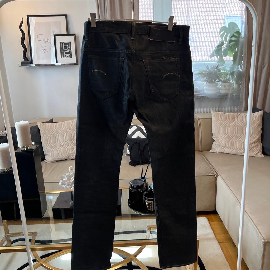 G-Star Jeans Model Nr 3301

Gr W31 L34 Straight leg (gerade Geschnitten)

Zustand sehr gut

Np 109,99€

Versand möglich muss aber vom Käufer selbst übernommen werden