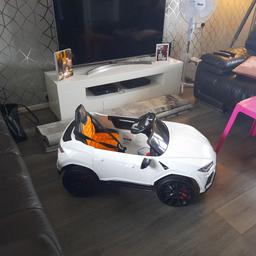 kids ride on car 12v lamborghini urus like new hardly used . Remote control or can drive independently.