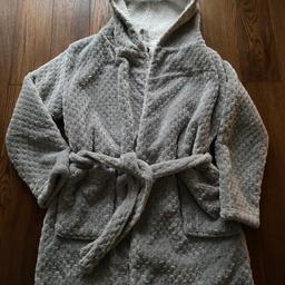 Pre owned but in great condition all o we still very soft and warm is shortish though!! Grey and white size UK s come from a smoke and pet free house